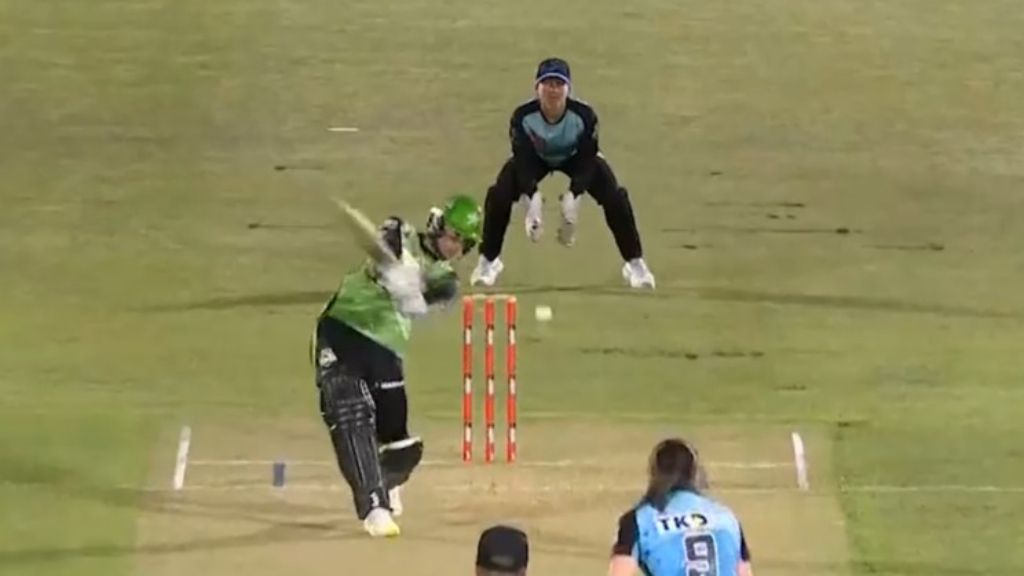Records tumble as Adelaide Strikers roll Melbourne Stars for just 29 in WBBL clash 
