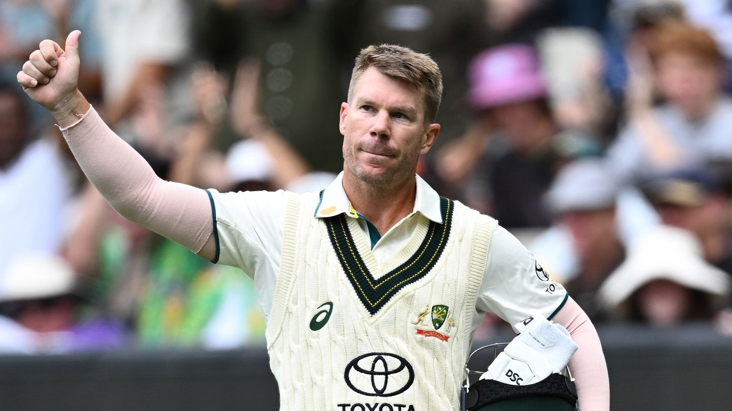 MELBOURNE, AUSTRALIA - DECEMBER 28: David Warner of Australia acknowledges the crowd after being dismissed by Mir Hamza of Pakistan during day three of the Second Test Match between Australia and Pakistan at Melbourne Cricket Ground on December 28, 2023 in Melbourne, Australia. (Photo by Quinn Rooney/Getty Images)