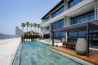 Dubai mansion underwater garage