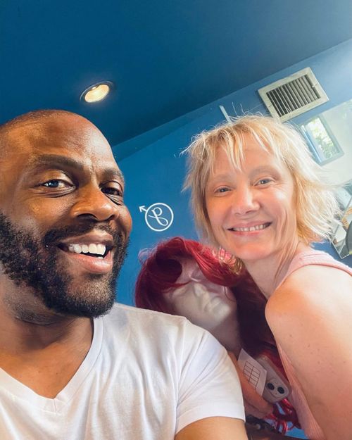 Anne Heche takes photo with salon owner minutes before horror car crash.