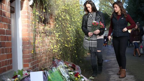 Fans leave floral tributes outside George Michael's London home. (AAP)