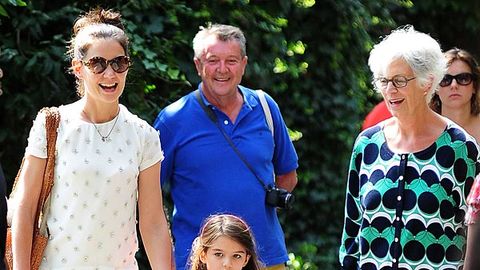 Watch: Katie and Suri visit the zoo as Tom threatens to sue over abuse claims