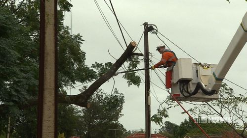 Power was cut to thousands of homes in South Australia. (9NEWS)