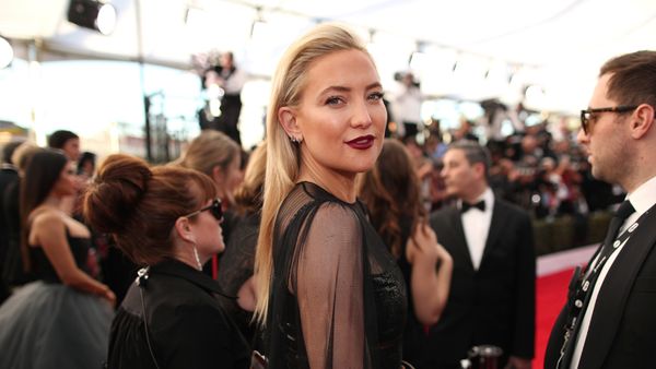 Kate Hudson knows how to rock a red lip in style. Image: Getty.