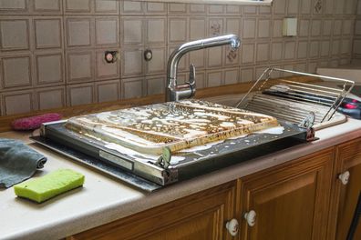 Oven rack cleaning 