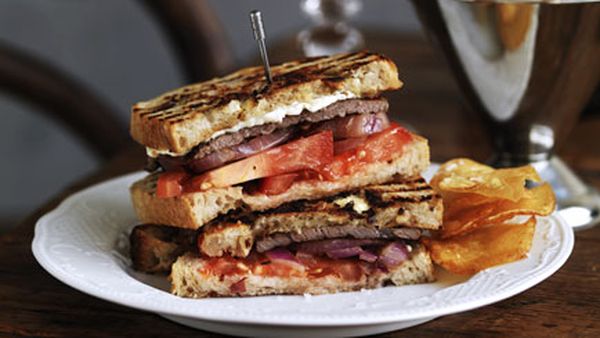 Steak sandwich with game chips