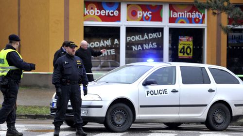 Police outside the restaurant where the shooting took place. (AAP)
