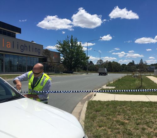 Police are speaking with a man on the premises. (Image: Emma Larouche: Twitter)