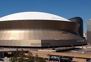 Which sporting venue was the largest shelter of last resort during Hurricane Katrina?