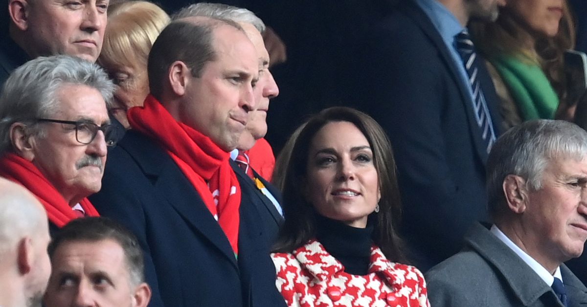 Prince William and Kate Middleton support opposing teams at Wales vs(01)