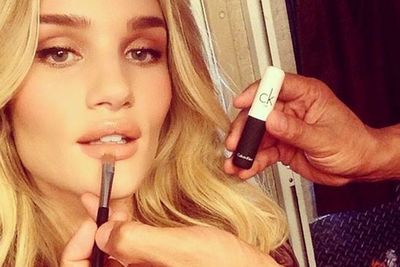 @rosiehw: In the make up chair with @hungvanngo and @giannandrea1 today #NewYork #SetLife