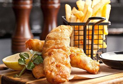 <a href="http://kitchen.nine.com.au/2016/05/05/14/30/james-squirebattered-fish-and-chips" target="_top">James Squire beer battered fish and chips</a>