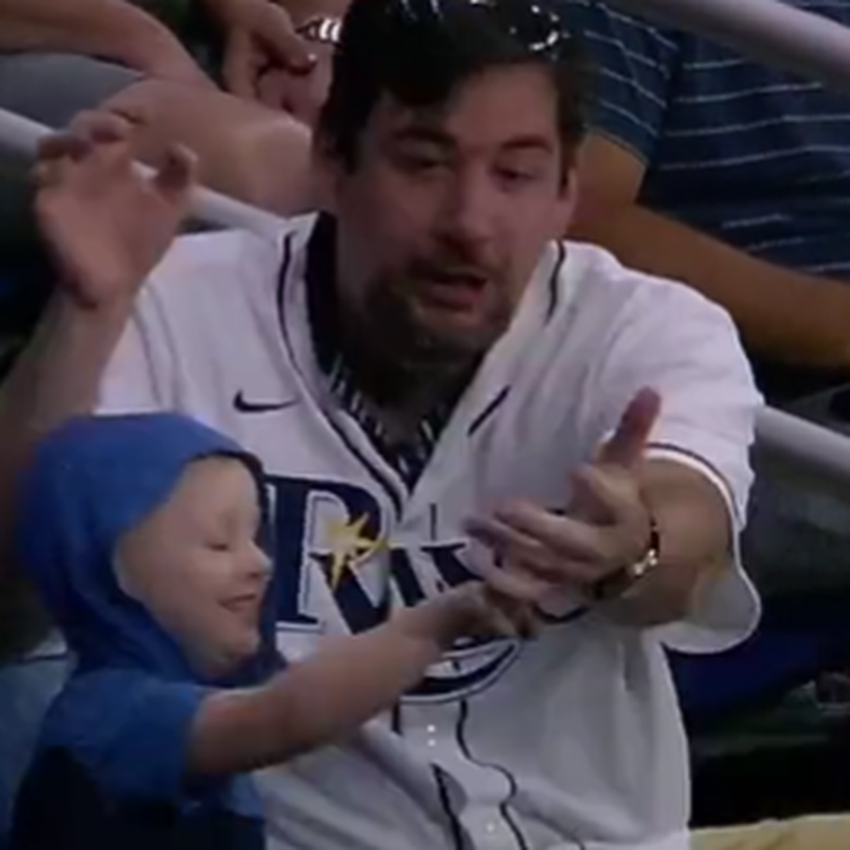 Dad's Quick Thinking Saves Little Boy's Face at Baseball Game - ABC News