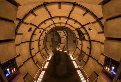 Disneyland Star Wars: Galaxy Edge - Millennium Falcon tunnel interiors