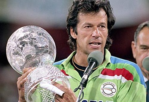 Imran Kahn with ICC World Cup trophy (Getty)