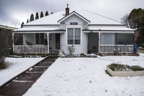 Snow falls in the Blue Mountains at Blackheath. Photo: Wolter Peeters/SMH 