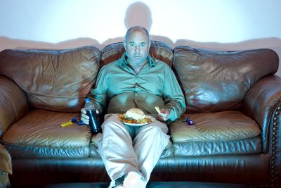 Extra TV time is
linked to bad food choices &mdash; and a bigger risk of being overweight
