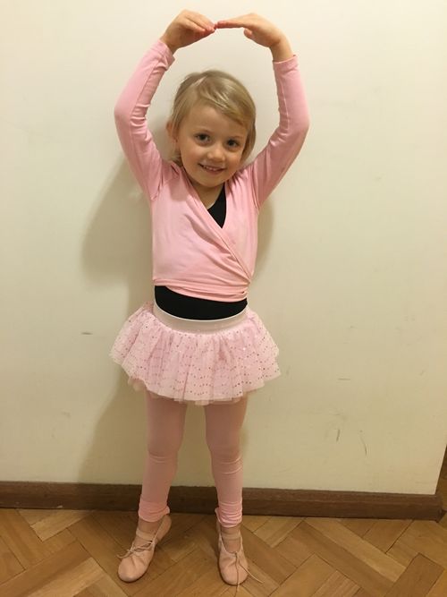 Tiaré during ballet class. 