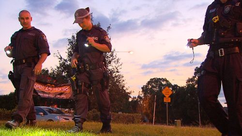 Officers go over the scene where a 22-year-old woman was shot in Hoxton West outside Sydney. (9NEWS)