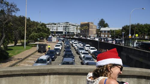 Large lines at Bondi's COVID testing COVID testing clinic on Christmas Day