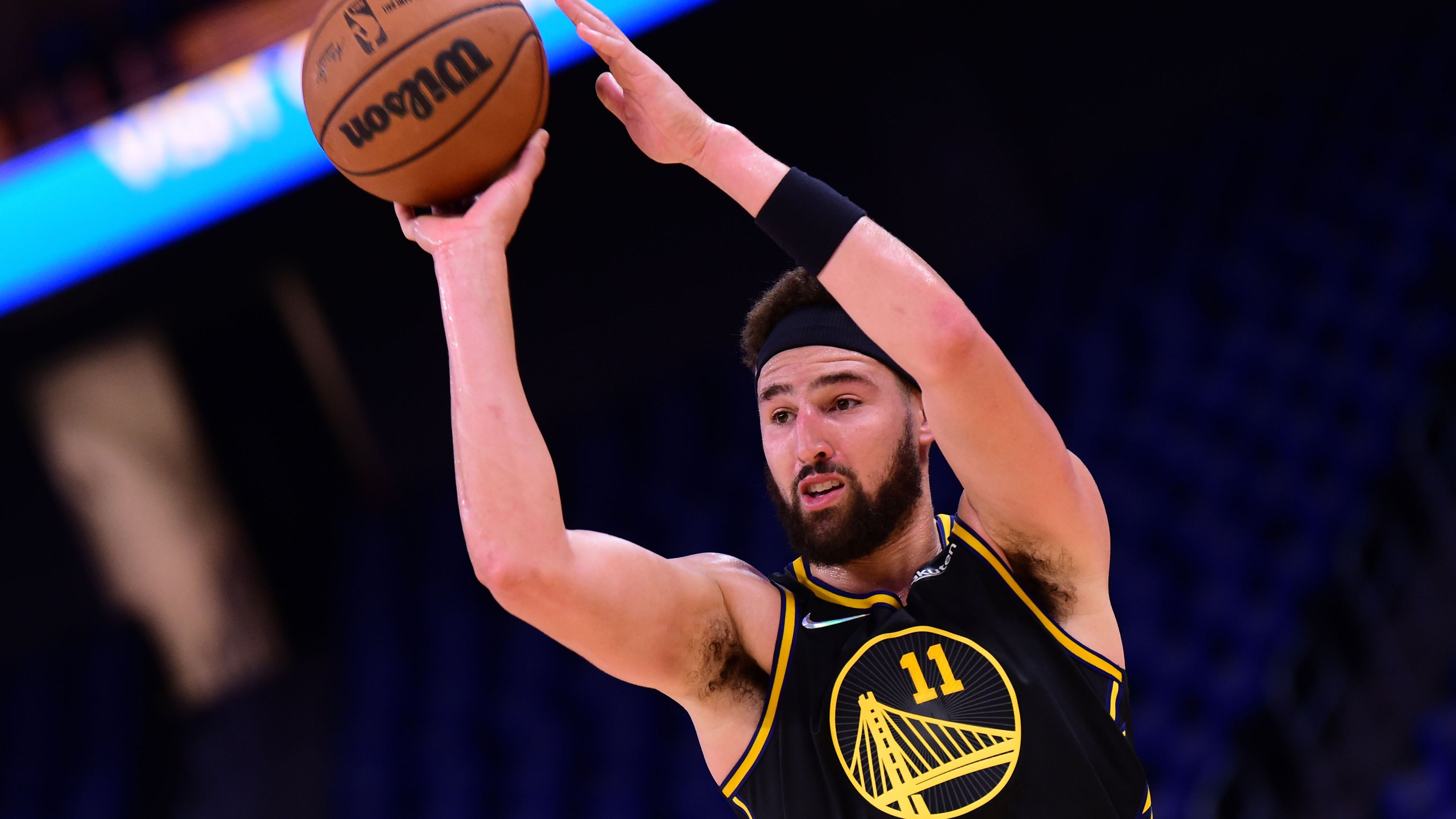 Klay Thompson of the Golden State Warriors warms up prior to the game against the Charlotte Hornets on November 3.