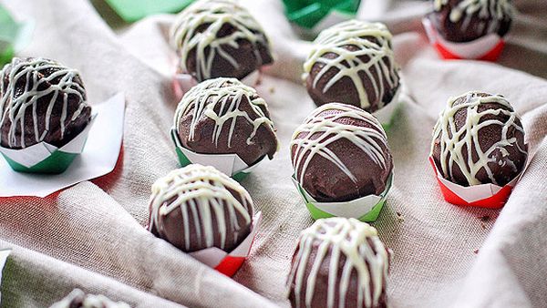 Coffee cheesecake truffles