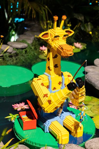 Yellow Fishing Giraffe | Lily Pads Challenge