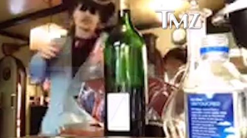  Johnny Depp smashes bottle, shouts at Amber Heard in hidden video