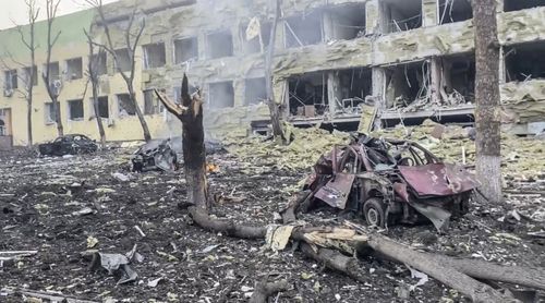 Conséquences de l'hôpital de Marioupol après une attaque, à Marioupol, en Ukraine, le mercredi 9 mars 2022.  