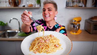 Jane de Graaff shows us the secret to creamy no-cream carbonara