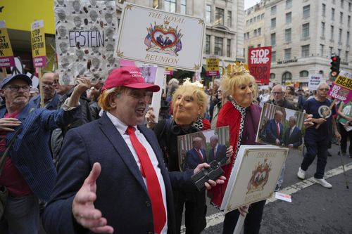 Donald Trump protesta em Londres