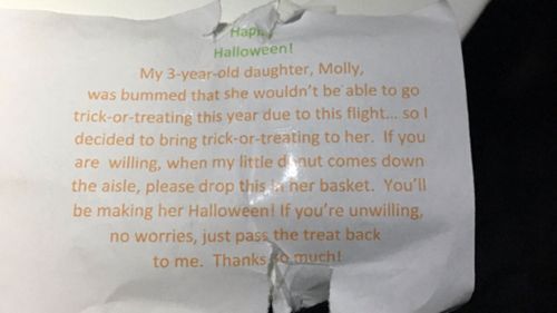 Dad passes out lollies on plane so daughter can go trick-or-treating