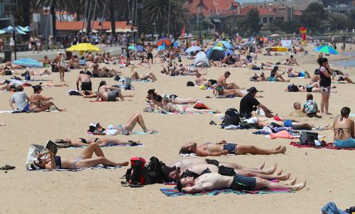 Beach goer's soak up the sun as Melbourne temps soar.