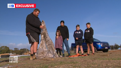 A South Australian family has been dealt a cruel blow, with thieves stealing a $15,000 shed they planned to live and work in.