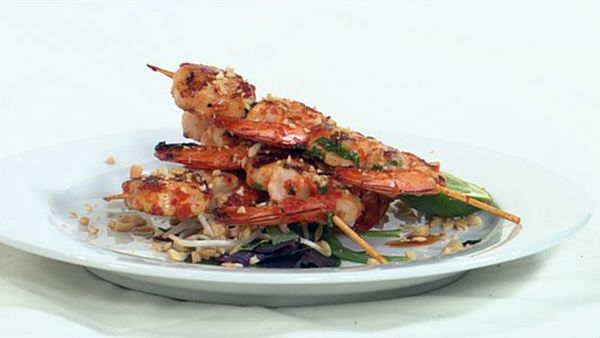 Scallop and prawn kebabs with chili and red pepper marinade