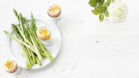 Dr Libby Weaver's sesame eggs with asparagus soldiers