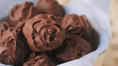 Recipe: <a href="http://kitchen.nine.com.au/2018/01/15/15/14/chocolate-truffles" target="_top">Chocolate truffles </a>