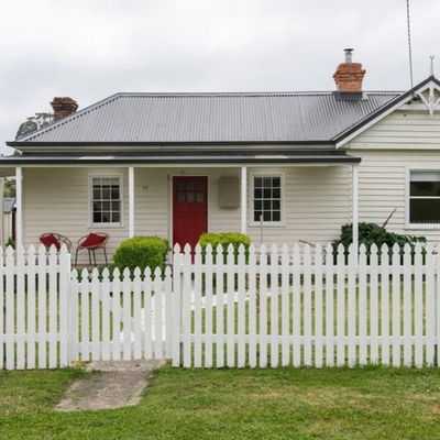 Legend has it the charming 1880’s Tasmanian cottage was transported to its location by bullocks