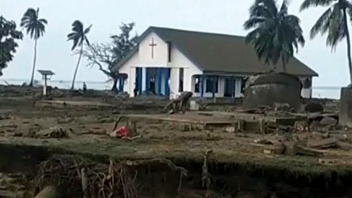 Les images capturent les ravages qui se sont déchaînés sur le sol lors de l'éruption volcanique des Tonga. 