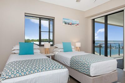 <strong>Darwin Waterfront
Luxury Suites</strong>