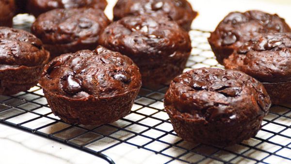 Choc-zucchini muffins