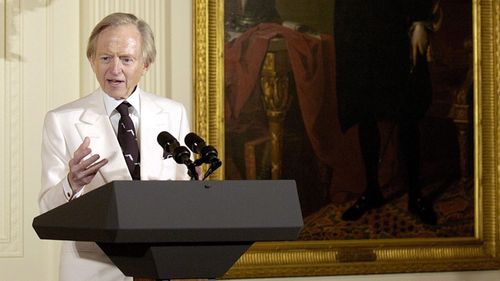 Tom Wolfe, the acclaimed US author who penned the famous novels 'Bonfire of the Vanities' and 'A Man in Full' has died aged 88. (AAP)