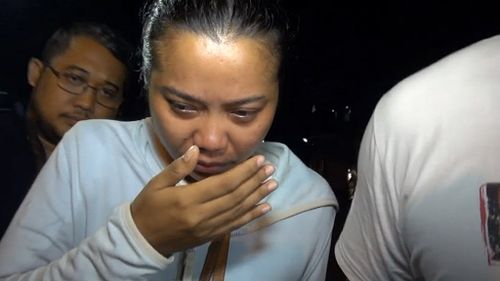 Earlier, Andrew Chan's girlfriend Febyanti Herewila was distraught outside Kerobokan. (9NEWS)