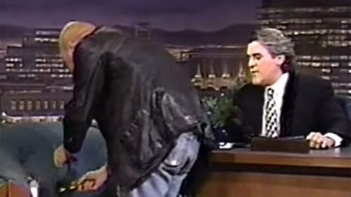 Bobcat Goldthwait beklenmedik bir şekilde koltuğu ateşe verdi.