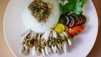 Rice cooker steamed chicken is easy