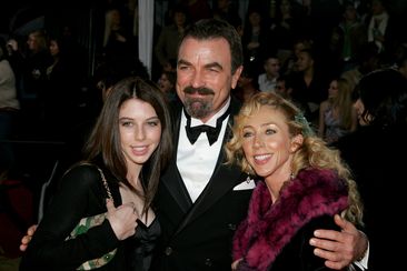 PASADENA, CA - JANUARY 09:  Actor Tom Selleck (C) with wife Jillie Mack (R) and daughter Hannah (L) arrive at the 31st Annual People&#x27;s Choice Awards held in the Pasadena Civic Auditorium on January 9, 2005 in Pasadena, California.  (Photo by Vince Bucci/Getty Images)