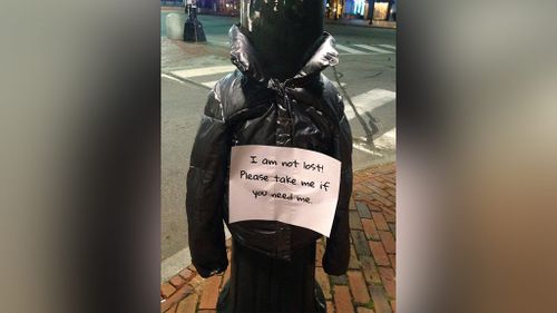 Ms Kaper's jacket, left hanging on a lamppost. (Facebook/Gabby Kaper)