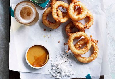 Onion rings with salt and vinegar