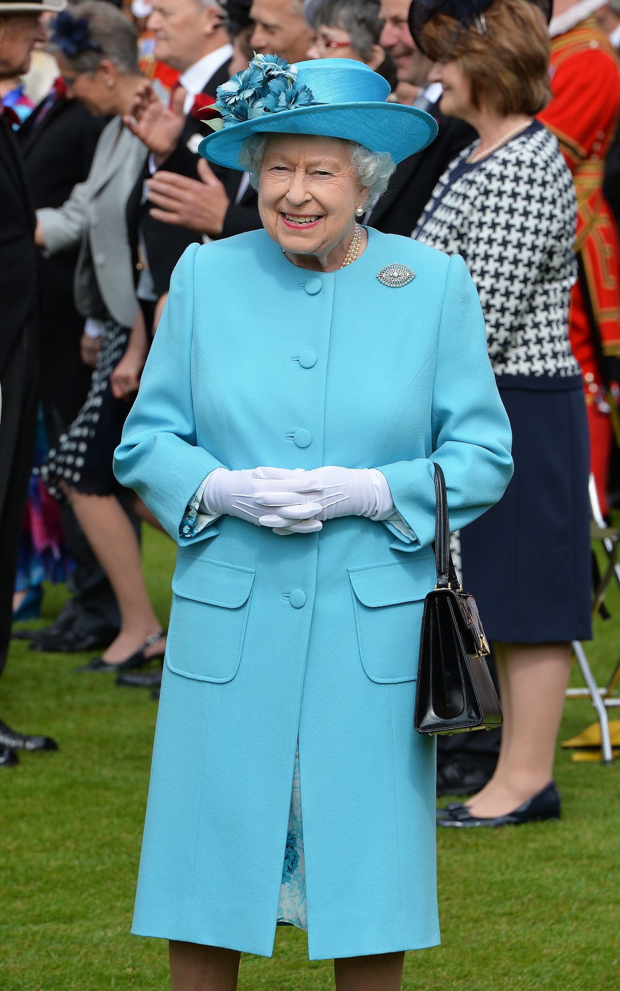 Про английскую принцессу. Queen Elizabeth 2 в полный рост.