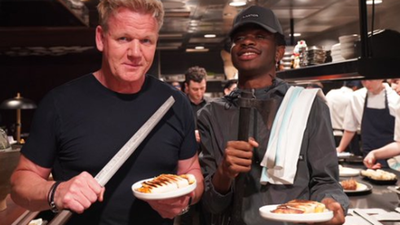 gordon ramsey holding knife, famous chef gordon